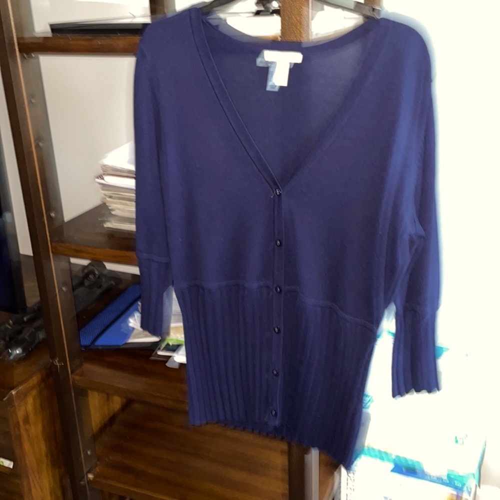 Isaac Mizrahi V neck, Cardigan. Pleats on sleeve and around bottom. Stretchy .